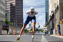 Bart Swings photographed head-on, racing on the track.